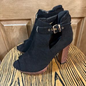 Women’s 8 high heel black bootie peep toe